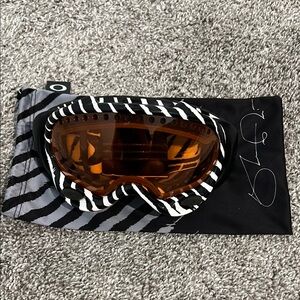 Black and White Ski/Snowboard goggles